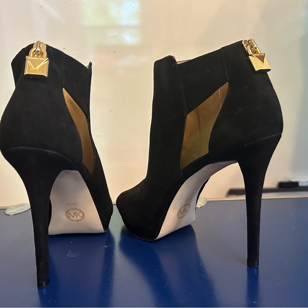 Michael Kors- booties with cutouts, suede